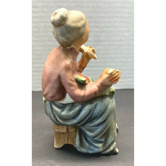 Vintage Norleans Japan Figurine Old Woman Gardener Harvest Carrots 5" Tall - Picture 2 of 8